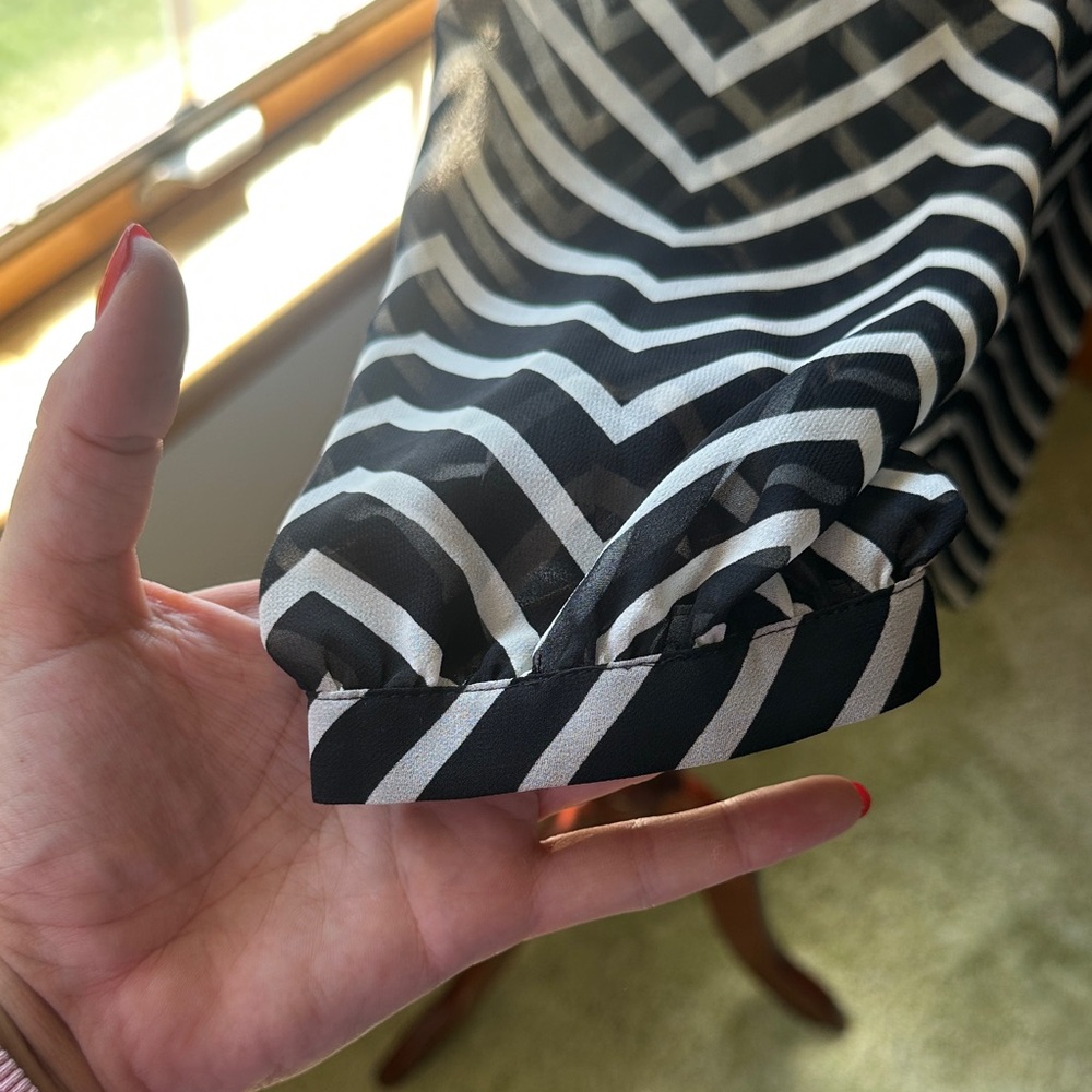Express Black and White Zigzag Long Sleeve Dress (NWT)- Medium - Picture 14 of 14